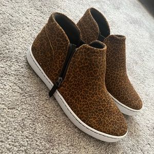 Leopard Print Clarks Booties size 8.5 US